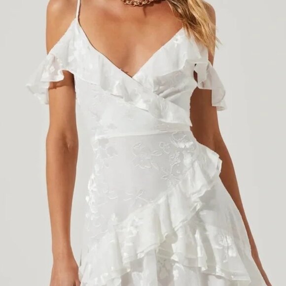 ASTR Pemberley Floral High Low Dress In White Size Small Midi - WORN ONCE - Picture 2 of 4